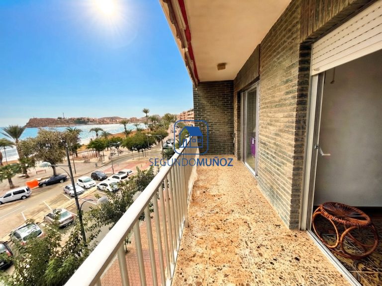 Piso en Primera Línea del Mar en el Rihuete
